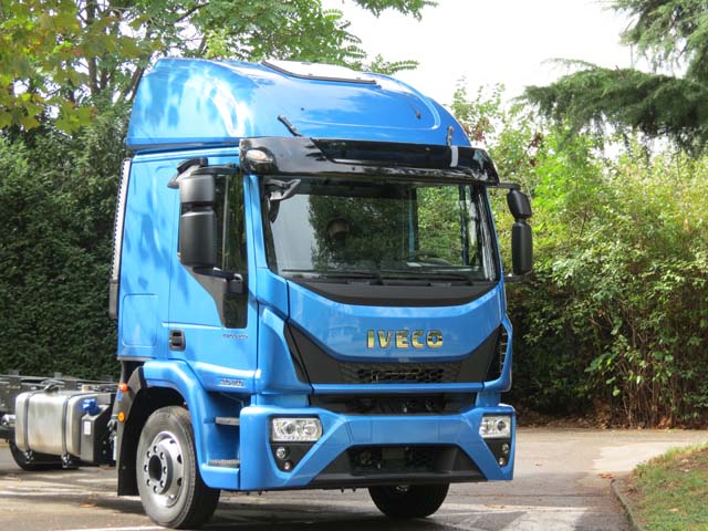 Un auténtico gran ruta, en peso ligero, el Iveco Eurocargo con cabina dormitorio de techo alto.